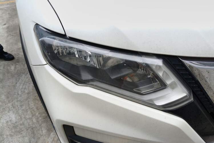 Used Nissan X-Trail 2017 2.0L CVT Comfort Edition 2WD Right Front Headlight