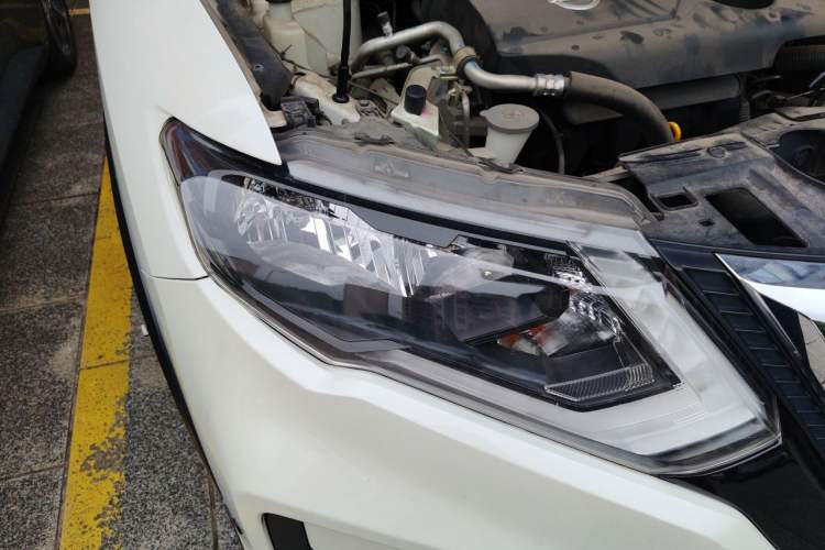 Used Nissan X-Trail 2017 2.0L CVT Comfort Edition 2WD Right Front Headlight