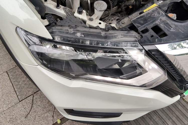 Used Nissan X-Trail 2017 2.0L CVT Comfort Edition 2WD Right Front Headlight
