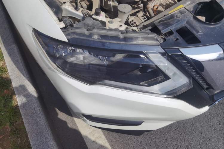 Used Nissan X-Trail 2017 2.5L CVT Leading Edition 4WD Right Front Headlight
