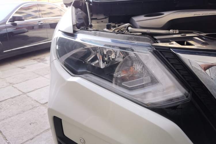 Used Nissan X-Trail 2017 2.5L CVT 7-Seater Leading Edition 4WD Right Front Headlight