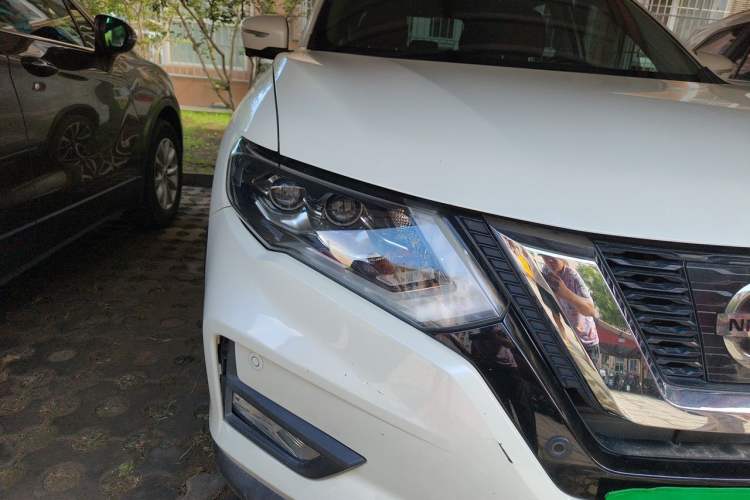 Used Nissan X-Trail 2017 2.5L CVT Ultimate Edition 4WD Right Front Headlight