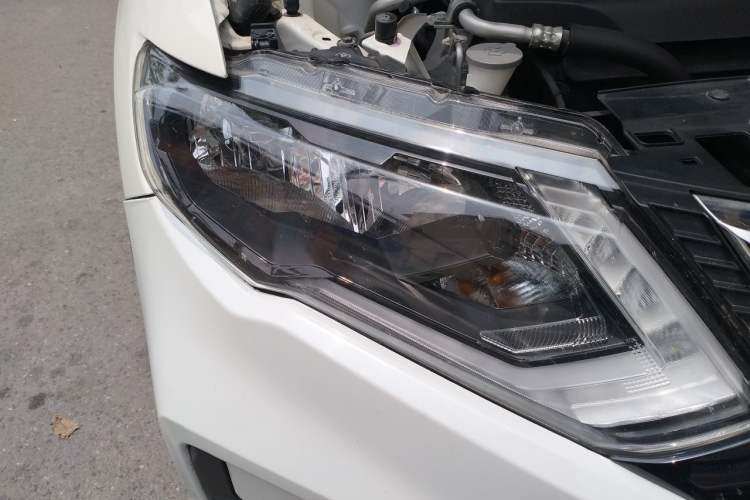 Used Nissan X-Trail 2017 2.0L CVT Comfort Edition 2WD Right Front Headlight