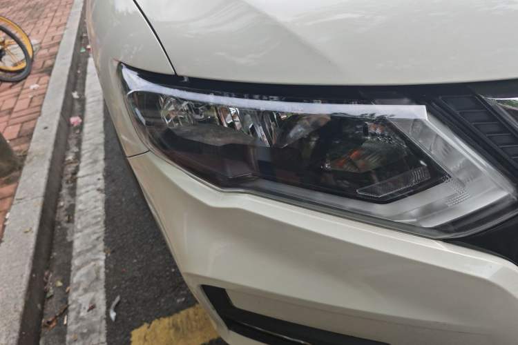 Used Nissan X-Trail 2017 2.0L CVT Comfort Edition 2WD Right Front Headlight