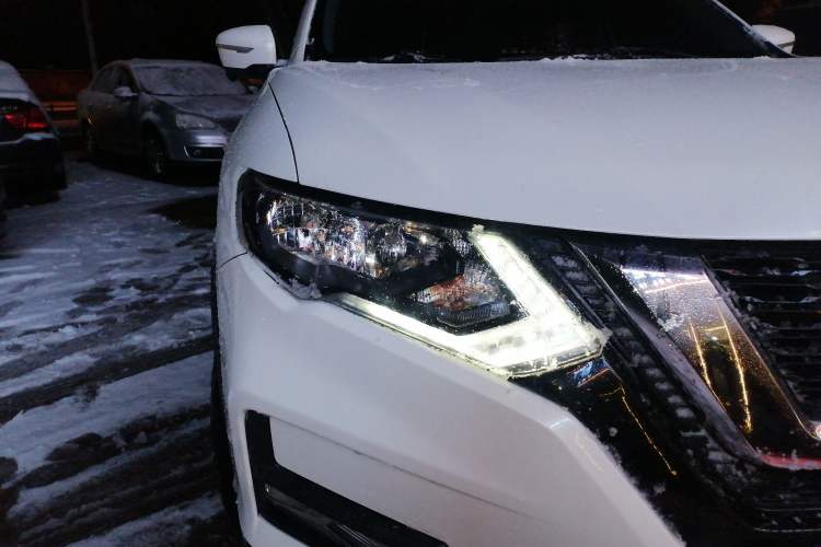 Used Nissan X-Trail 2017 2.0L CVT Comfort Edition 2WD Right Front Headlight