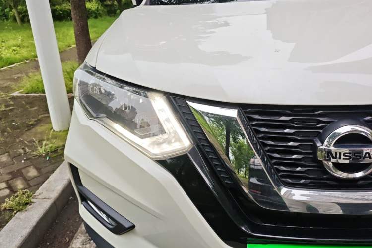 Used Nissan X-Trail 2017 2.0L CVT Comfort Edition 2WD Right Front Headlight