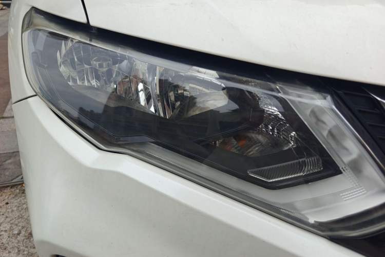 Used Nissan X-Trail 2017 2.0L CVT Comfort Edition 2WD Right Front Headlight