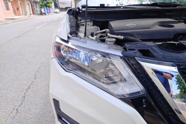 Used Nissan X-Trail 2017 2.0L CVT Comfort Edition 2WD Right Front Headlight