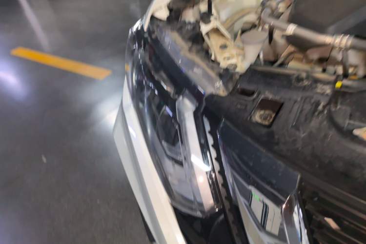 Used Nissan X-Trail 2017 2.5L CVT 7-Seater Leading Edition 4WD Right Front Headlight