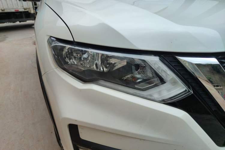 Used Nissan X-Trail 2017 2.0L CVT Comfort Edition 2WD Right Front Headlight