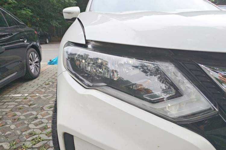 Used Nissan X-Trail 2017 2.0L CVT Smart Enjoyment Version 2WD Right Front Headlight