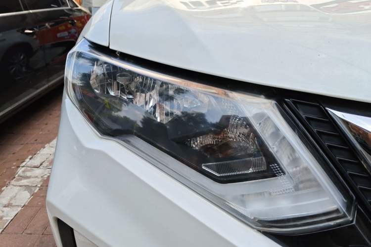 Used Nissan X-Trail 2017 2.0L CVT Comfort Edition 2WD Right Front Headlight