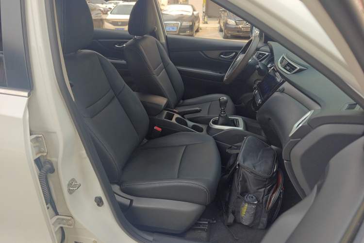 Used Nissan X-Trail 2017 2.0L Manual Classic Edition 2WD Right Front Seat