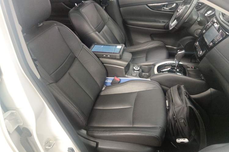 Used Nissan X-Trail 2017 2.5L CVT Luxury Edition 4WD Right Front Seat