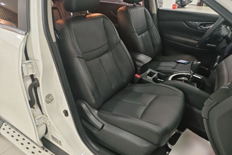 Used Nissan X-Trail 2017 2.0L CVT Comfort Edition 2WD Right Front Seat