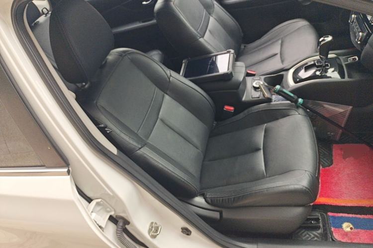 Used Nissan X-Trail 2017 2.5L CVT Luxury Edition 4WD Right Front Seat