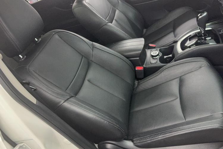 Used Nissan X-Trail 2017 2.5L CVT Luxury Edition 4WD Right Front Seat