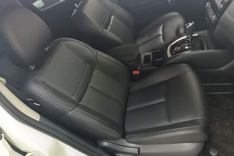 Used Nissan X-Trail 2017 2.0L CVT Comfort Edition 2WD Right Front Seat