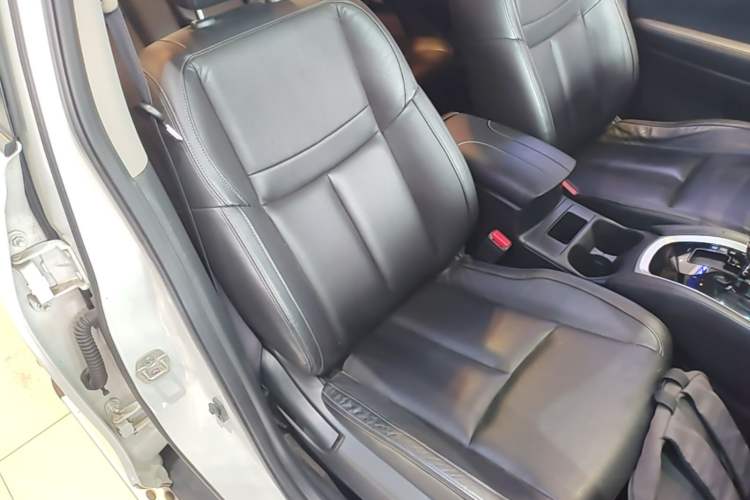 Used Nissan X-Trail 2017 2.0L CVT 7-Seater Comfort Edition 2WD Right Front Seat