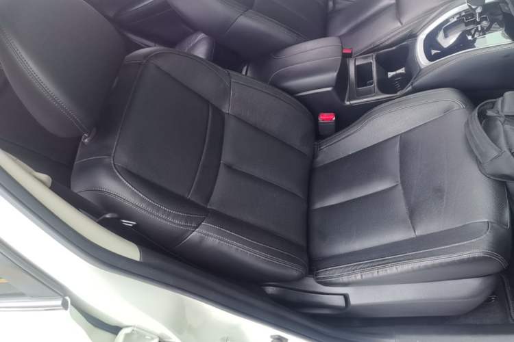 Used Nissan X-Trail 2017 2.0L CVT Comfort Edition 2WD Right Front Seat