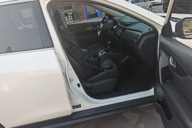 Used Nissan X-Trail 2017 2.0L CVT Comfort Edition 2WD Right Front Seat