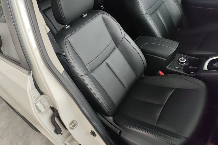 Used Nissan X-Trail 2017 2.5L CVT Luxury Edition 4WD Right Front Seat