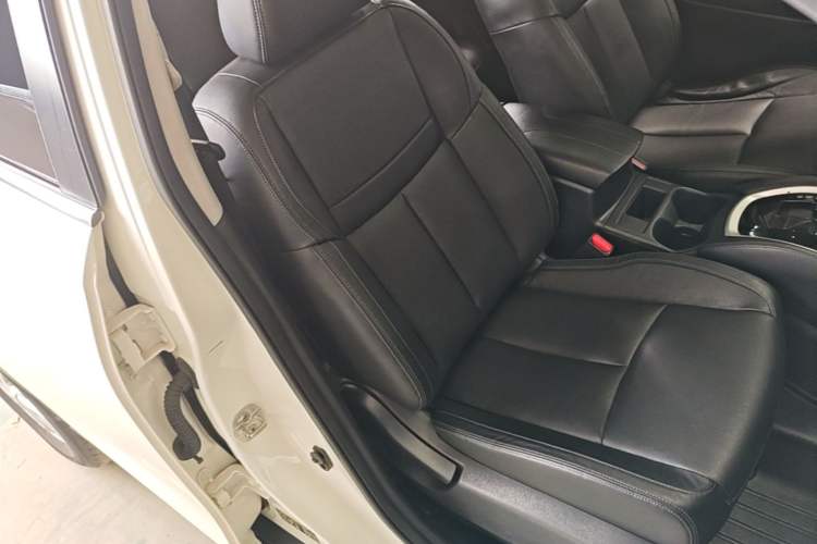 Used Nissan X-Trail 2017 2.0L CVT Comfort Edition 2WD Right Front Seat