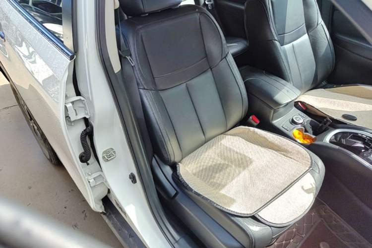 Used Nissan X-Trail 2017 2.5L CVT Luxury Edition 4WD Right Front Seat