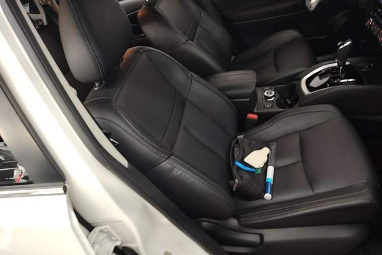 Used Nissan X-Trail 2017 2.5L CVT Luxury Edition 4WD Right Front Seat
