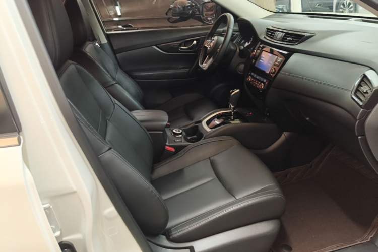 Used Nissan X-Trail 2017 2.5L CVT Luxury Edition 4WD Right Front Seat