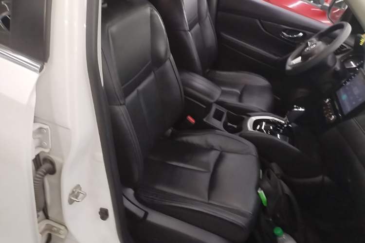 Used Nissan X-Trail 2017 2.0L CVT Comfort Edition 2WD Right Front Seat