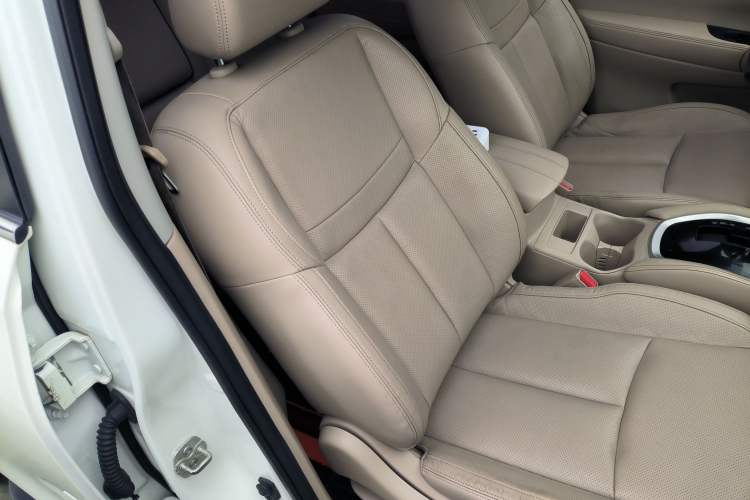 Used Nissan X-Trail 2017 2.0L CVT Comfort Edition 2WD Right Front Seat
