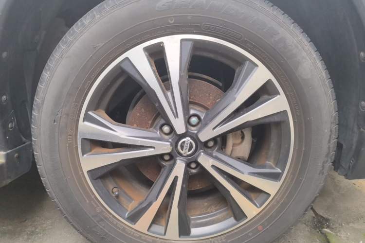 Used Nissan X-Trail 2017 2.5L CVT Luxury Edition 4WD Right Front Wheel Hub