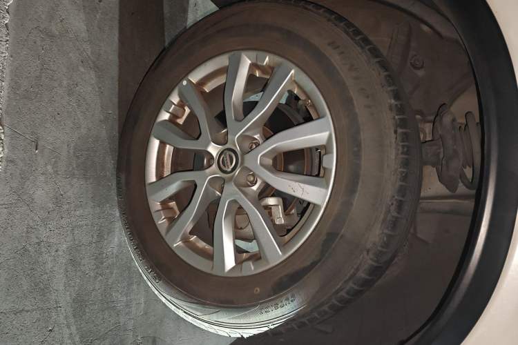 Used Nissan X-Trail 2017 2.0L CVT Comfort Edition 2WD Right Front Wheel Hub