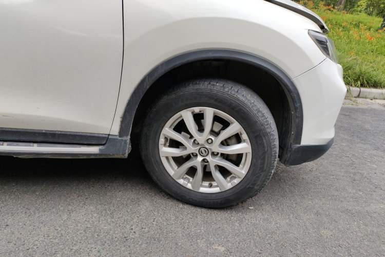 Used Nissan X-Trail 2017 2.0L CVT Comfort Edition 2WD Right Front Wheel Hub