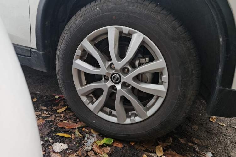 Used Nissan X-Trail 2017 2.0L CVT Comfort Edition 2WD Right Front Wheel Hub