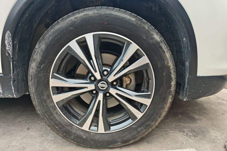 Used Nissan X-Trail 2017 2.5L CVT Luxury Edition 4WD Right Front Wheel Hub