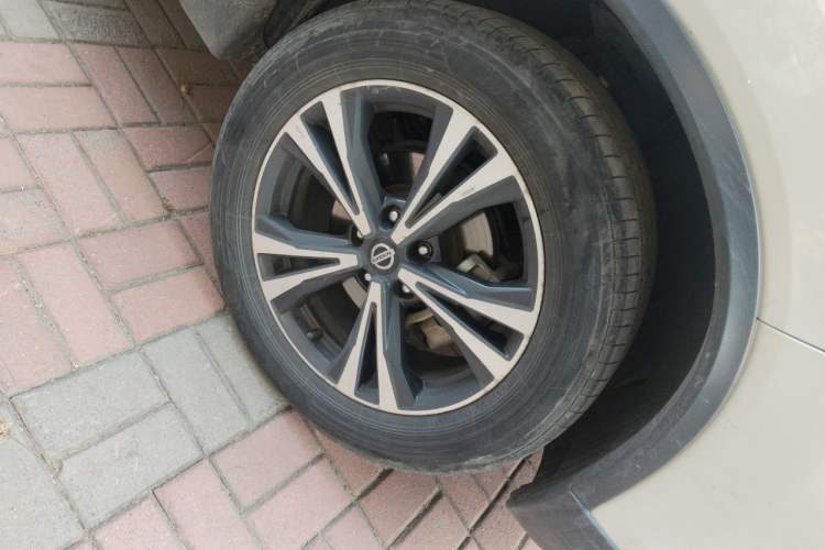 Used Nissan X-Trail 2017 2.5L CVT Luxury Edition 4WD Right Front Wheel Hub
