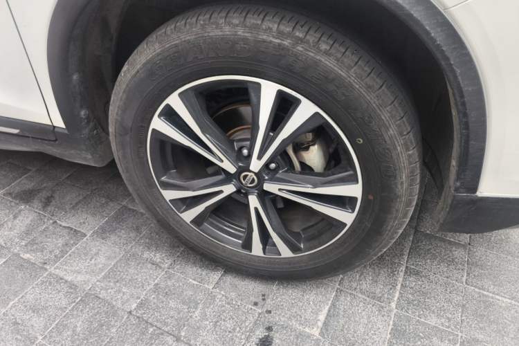 Used Nissan X-Trail 2017 2.5L CVT Luxury Edition 4WD Right Front Wheel Hub