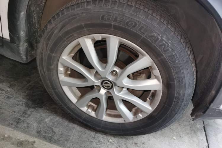 Used Nissan X-Trail 2017 2.0L CVT Comfort Edition 2WD Right Front Wheel Hub