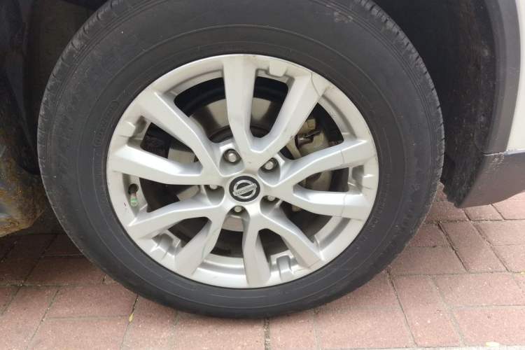 Used Nissan X-Trail 2017 2.0L CVT Comfort Edition 2WD Right Front Wheel Hub