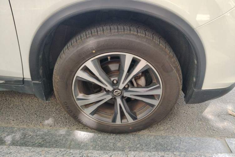 Used Nissan X-Trail 2017 2.5L CVT Luxury Edition 4WD Right Front Wheel Hub