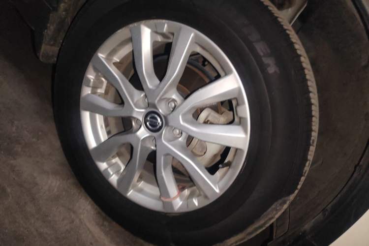 Used Nissan X-Trail 2017 2.0L CVT Comfort Edition 2WD Right Front Wheel Hub