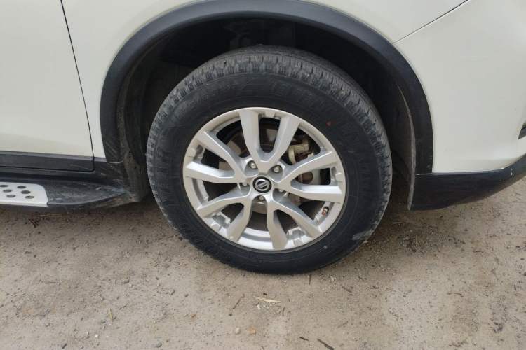 Used Nissan X-Trail 2017 2.0L CVT Comfort Edition 2WD Right Front Wheel Hub