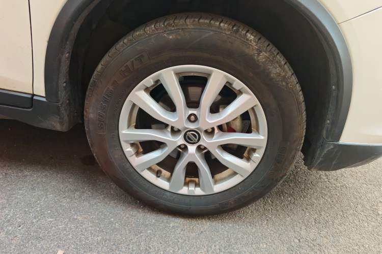 Used Nissan X-Trail 2017 2.0L CVT Comfort Edition 2WD Right Front Wheel Hub
