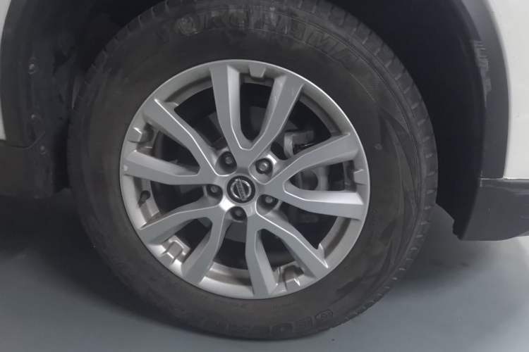 Used Nissan X-Trail 2017 2.0L CVT Comfort Edition 2WD Right Front Wheel Hub