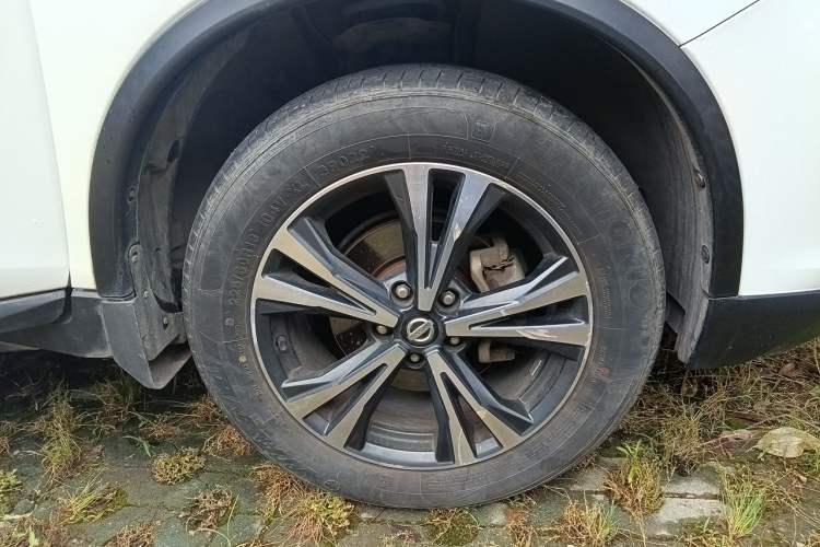 Used Nissan X-Trail 2017 2.5L CVT Luxury Edition 4WD Right Front Wheel Hub
