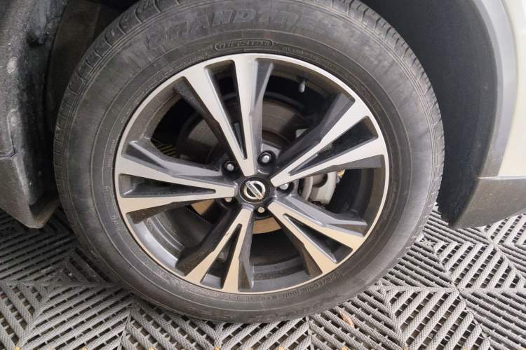 Used Nissan X-Trail 2017 2.5L CVT Luxury Edition 4WD Right Front Wheel Hub