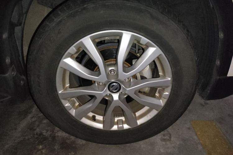 Used Nissan X-Trail 2017 2.0L CVT Comfort Edition 2WD Right Front Wheel Hub