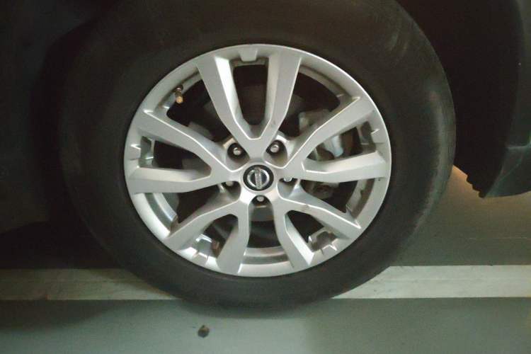Used Nissan X-Trail 2017 2.0L CVT Comfort Edition 2WD Right Front Wheel Hub